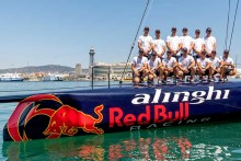 Mar Abierto El Alinghi Red Bull Racing es la primera tripulación en posar con su