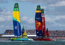 Impresionan las gradas de Portsmouth repletas de público contemplando las regata