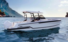 La Wellcraft 28 T-Top ofrece una amplia y despejada bañera que invita a las sali