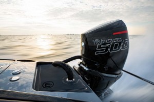 500 CV de potencia y un mejorado par motor en el nuevo fueraborda Mercury Racing 500R con bloque en "V" de 8 cilindros. Mar Abierto 500 CV de potencia y un mejorado par motor en el nuevo fueraborda Me