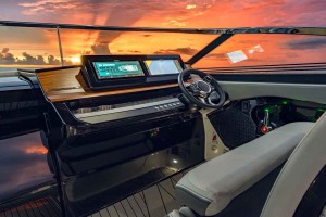 La atractiva consola de instrumentos, de inspiración automovilística, habilita e