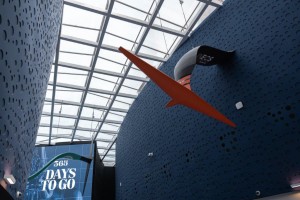 Mar Abierto El atrio principal cuenta con una réplica de la Copa América colocad