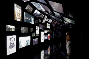 Mar Abierto La AC Experience tiene una zona de pago con una sala con 90 pantalla