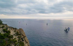 Mar Abierto La flota navegando frente las costas de Begur (Girona) (foto oscar t