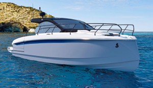 El casco de ambos Beneteau es moderno en su diseño, con proa invertida de forma 