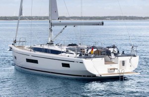 Mar Abierto Lineas de agua modernas y un diseño exterior de una elegante y discr