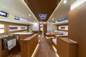 Amplitud y luminosidad en unos interiores que priman la funcionalidad y la comodidad sobre las modernidades de diseño. Mar Abierto - Amplitud y luminosidad en unos interiores que priman la funcionali