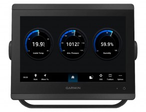 El EnviroLINK se conecta en la red NMEA2000 del barco y sus datos pueden verse en la pantalla de plotters de cualquier marca de electrónica o -vía Wifi- en teléfonos y tabletas a bordo. El EnviroLINK se conecta en la red NMEA2000 del barco y sus datos pueden verse e