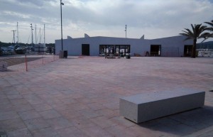 Mar Abierto El nuevo edificio de Ports IB en Fornells barra la vista al mar desd