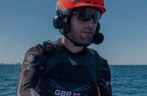 Henri-Lloyd es el equipamiento oficial del INEOS Team de Sir Ben Ainslie en la 37 Copa América. Henri-Lloyd es el equipamiento oficial del INEOS Team de Sir Ben Ainslie en la 3
