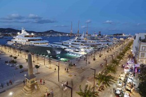 Las líneas de atraque para grandes esloras en el Moll de Ponent tienen una ubica