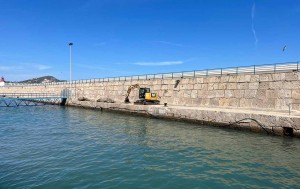 El contramuelle del puerto de Ibiza, a tocar del Dalt Vila de la capital de las Pitiusas, ha tenido diversos usos a lo largo d elos años para barcos de tránsito o de turistas. El contramuelle del puerto de Ibiza, a tocar del Dalt Vila de la capital de las