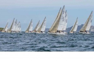 La flota de J/80 del MRCY disputando una de las mangas de la Liga de Invierno Ba