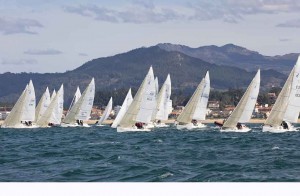 Hasta 23 monotipos J/80 de la flota local de Baiona compiten en la Liga de Invie