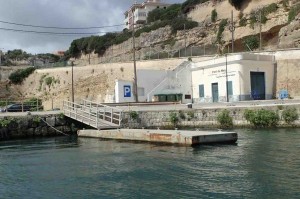 Mar Abierto La palanca permite el embarque de personas y mercancías desde barcos