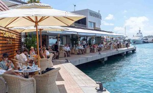 Mar Abierto Tiendas de lujo y afamados locales de restauración flanquean los ama