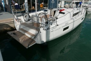 Mar Abierto Oceanis 40.1. Mismo casco y arboladura que el SO410, pero el Benetea