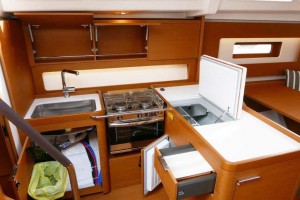 Mar Abierto Buen tamaño y disposición de la cocina en "L", destacando su frigorí