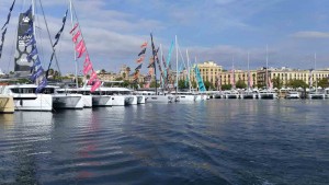 La oferta de catamaranes en el Salón Náutico de Barcelona, amarrados en el Port 