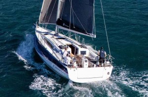 La calidad de navegación del Sun Odyssey es su punto fuerte. Este diseño de Marc Lombart es notablemente rápido, estable y duro de escora. La calidad de navegación del Sun Odyssey es su punto fuerte. Este diseño de Marc