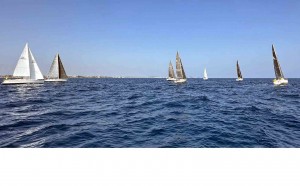 Una decena de participantes participaron en la regata Vent de Dalt, con 67 millas por la proa en un recorrido mayormente nocturno. Una decena de participantes participaron en la regata Vent de Dalt, con 67 milla