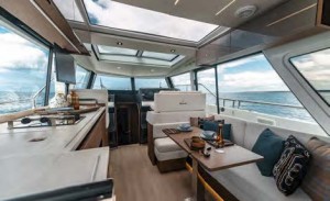 Los interiores se buscan cómodos y funcionales para la vida a bordo en crucero de hasta cinco personas. Mar Abierto Los interiores se buscan cómodos y funcionales para la vida a bordo