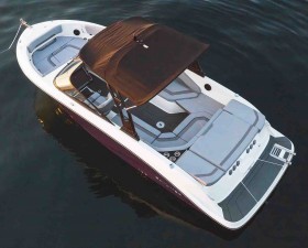 La Bayliner V22i equipa un intraborda Mercruiser de 250 CV. La Bayliner V22i equipa un intraborda Mercruiser de 250 CV.