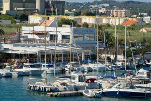 Estas destartaladas instalaciones en el corazón del puerto de Ibiza llevan años 